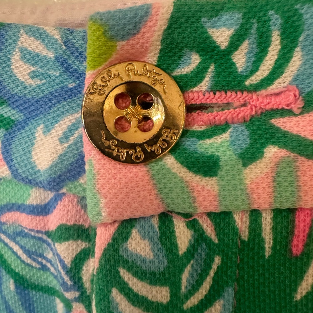 Lilly Pulitzer Leafy Print Shorts with Gold Button Size 14 - Picture 3 of 6